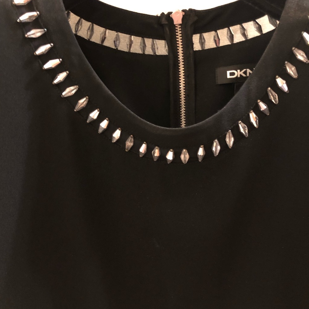Black blouse, silks